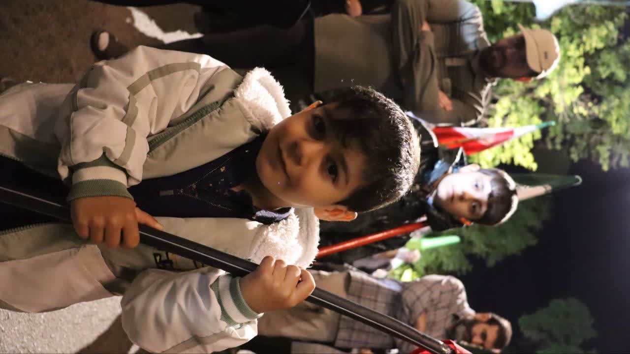 پرچم به دوش - ۹