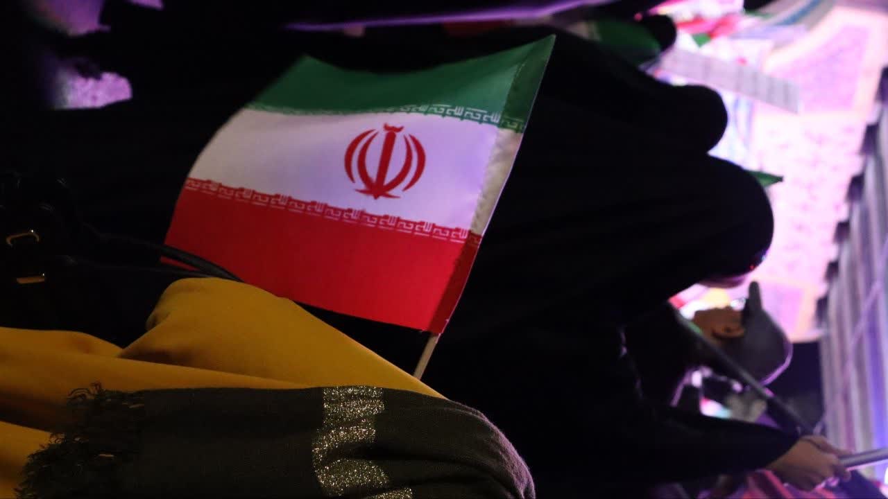 پرچم به دوش - ۳