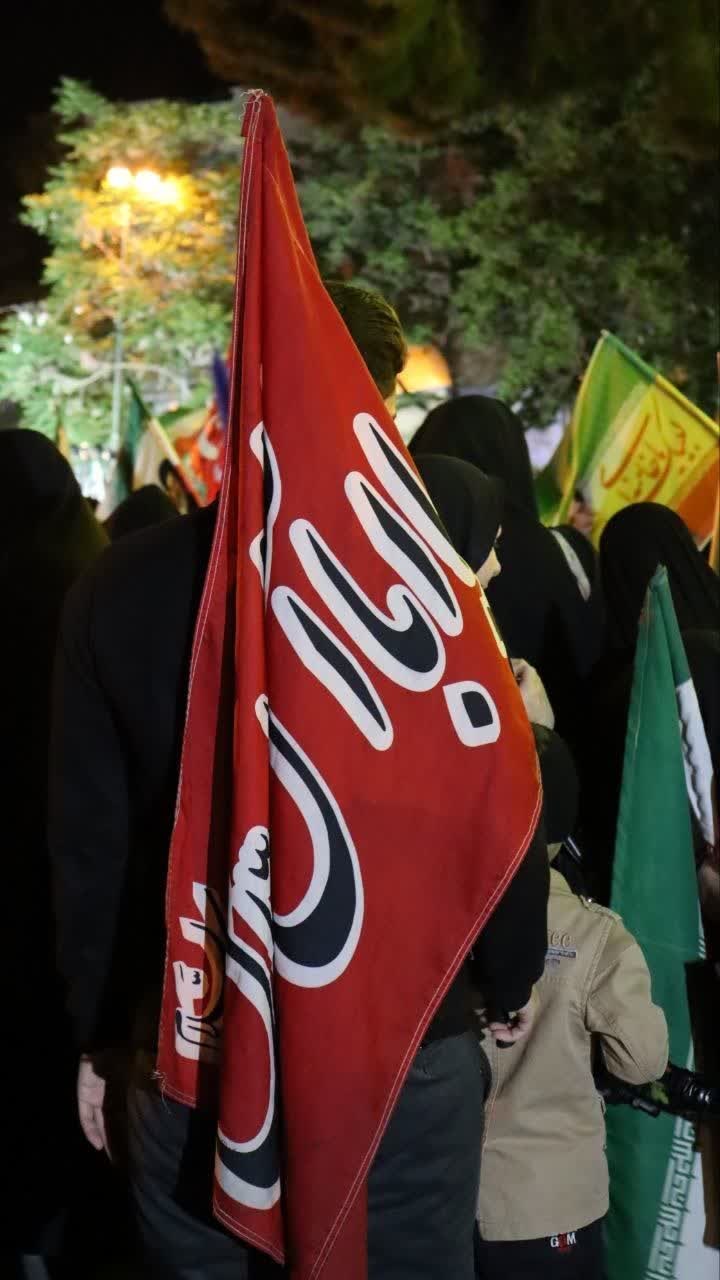 پرچم به دوش - ۱
