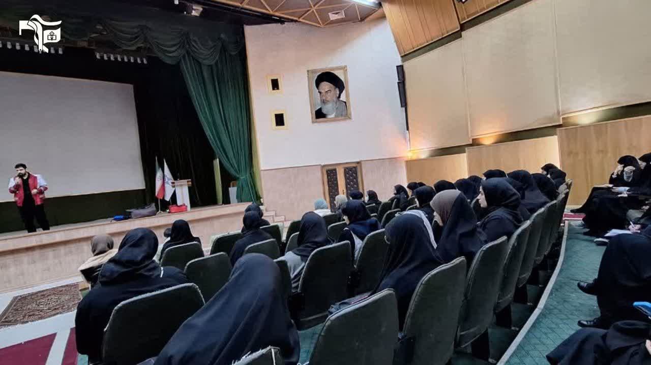 اولین جلسه از دوره آمادگی عمومی امداد و طب رزم با حضور دانشگاهیان دانشگاه های زنجان برگزار شد. - ۲