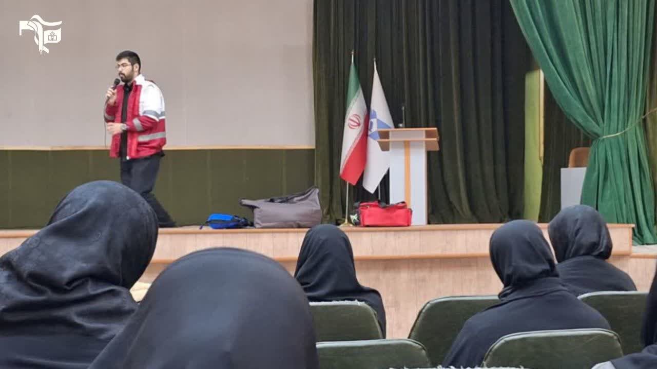 اولین جلسه از دوره آمادگی عمومی امداد و طب رزم با حضور دانشگاهیان دانشگاه های زنجان برگزار شد. - ۶
