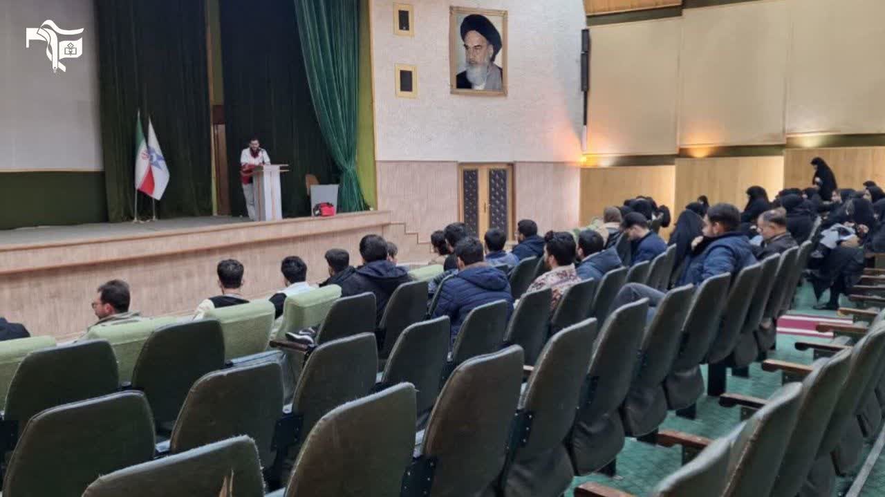 اولین جلسه از دوره آمادگی عمومی امداد و طب رزم با حضور دانشگاهیان دانشگاه های زنجان برگزار شد. - ۵