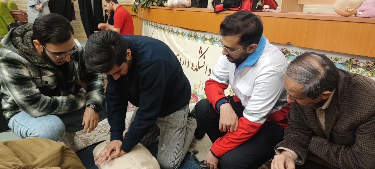 📸#گزارش_تصویری | سومین جلسه از دوره آمادگی عمومی امداد و طب رزم با حضور دانشگاهیان دانشگاه های زنجان برگزار شد. - ۳