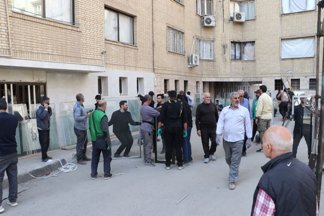 همت جهادی دانشجویان یزدی برای بازسازی منازل آسیب‌دیده تهران - ۱۳