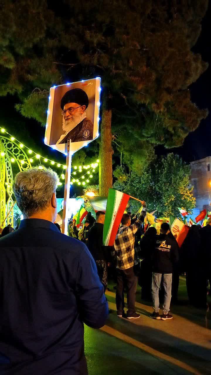 گوشه هایی از تجمع شبانه مردم کرمانشاه - ۲