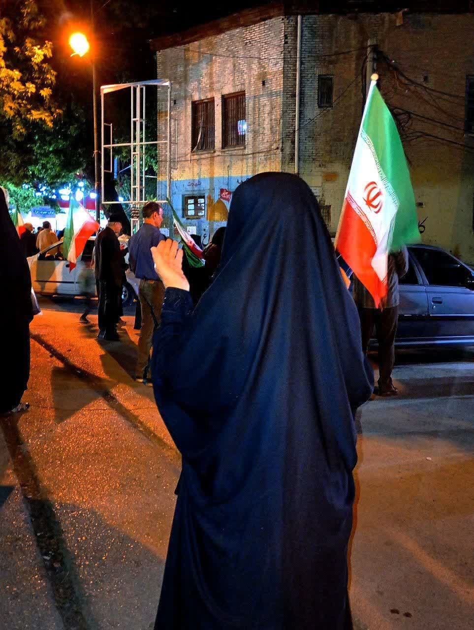 گوشه هایی از تجمع شبانه مردم کرمانشاه - ۶