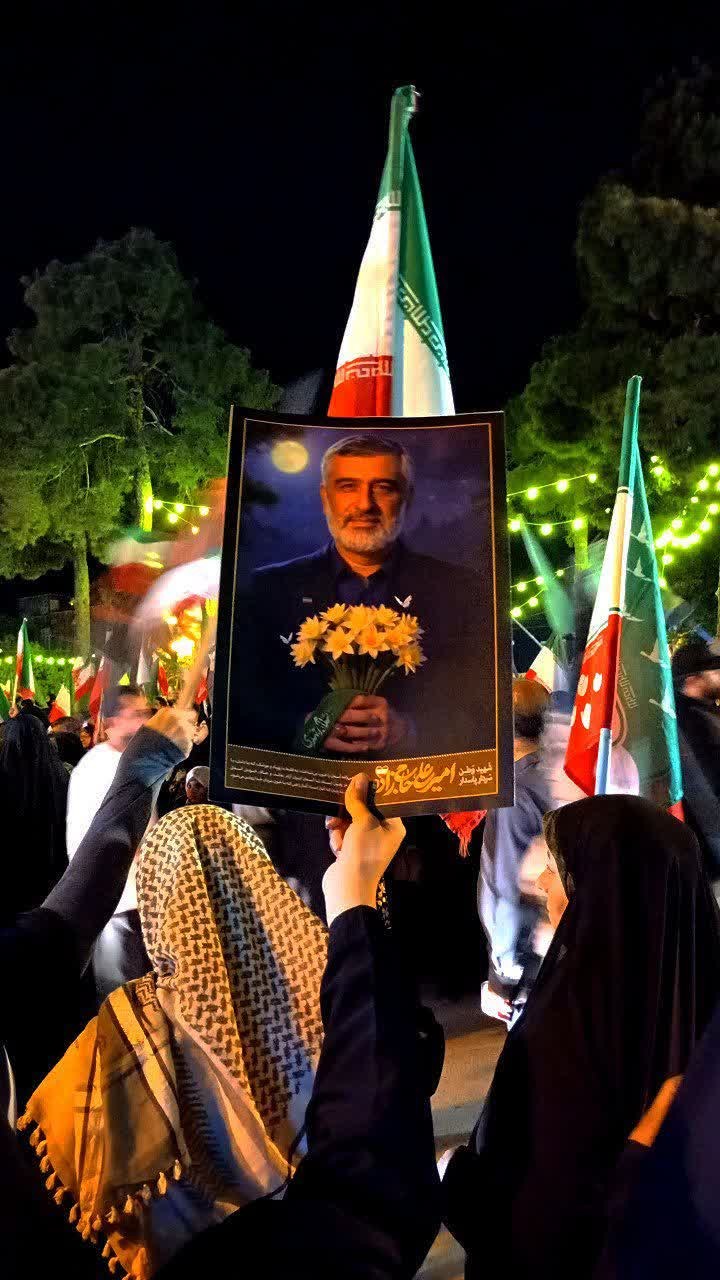 گوشه هایی از تجمع شبانه مردم کرمانشاه - ۷