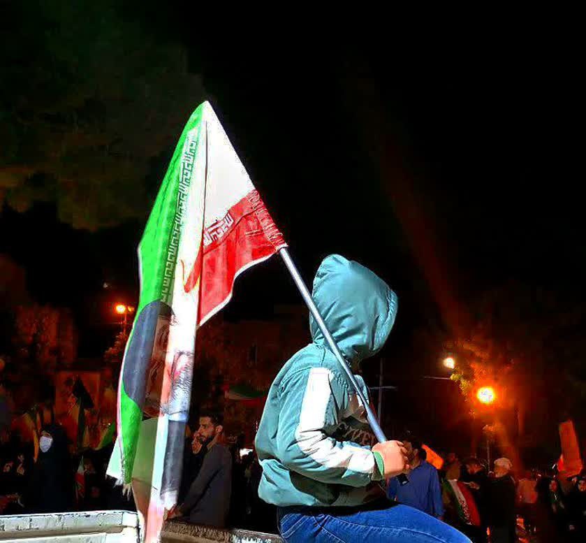 گوشه هایی از تجمع شبانه مردم کرمانشاه - ۱۱