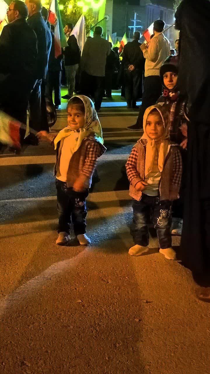 گوشه هایی از تجمع شبانه مردم کرمانشاه - ۱۴