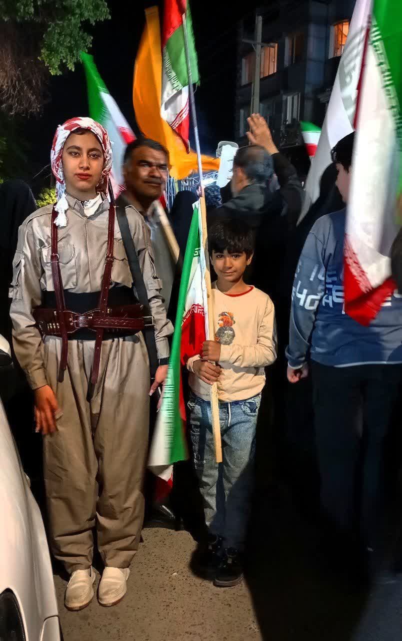 گوشه هایی از تجمع شبانه مردم کرمانشاه - ۱۰