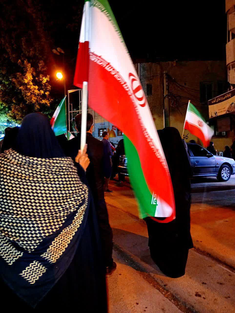 گوشه هایی از تجمع شبانه مردم کرمانشاه - ۳