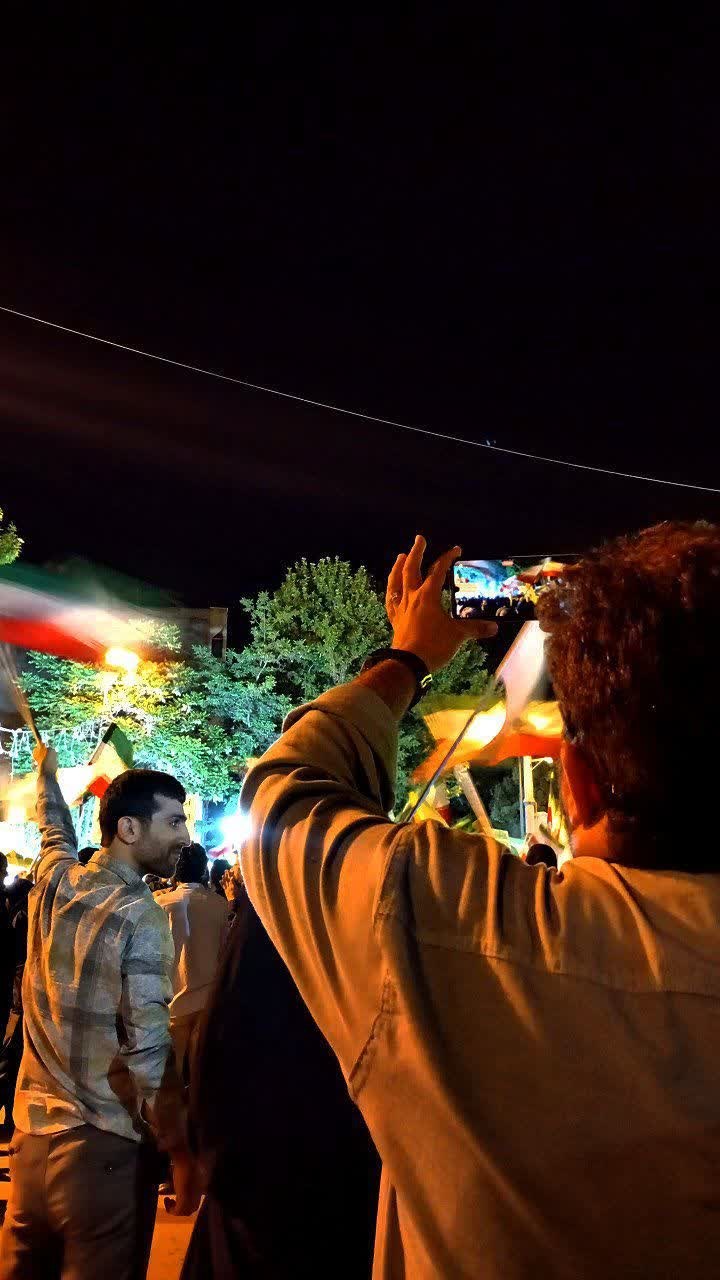 گوشه هایی از تجمع شبانه مردم کرمانشاه - ۸