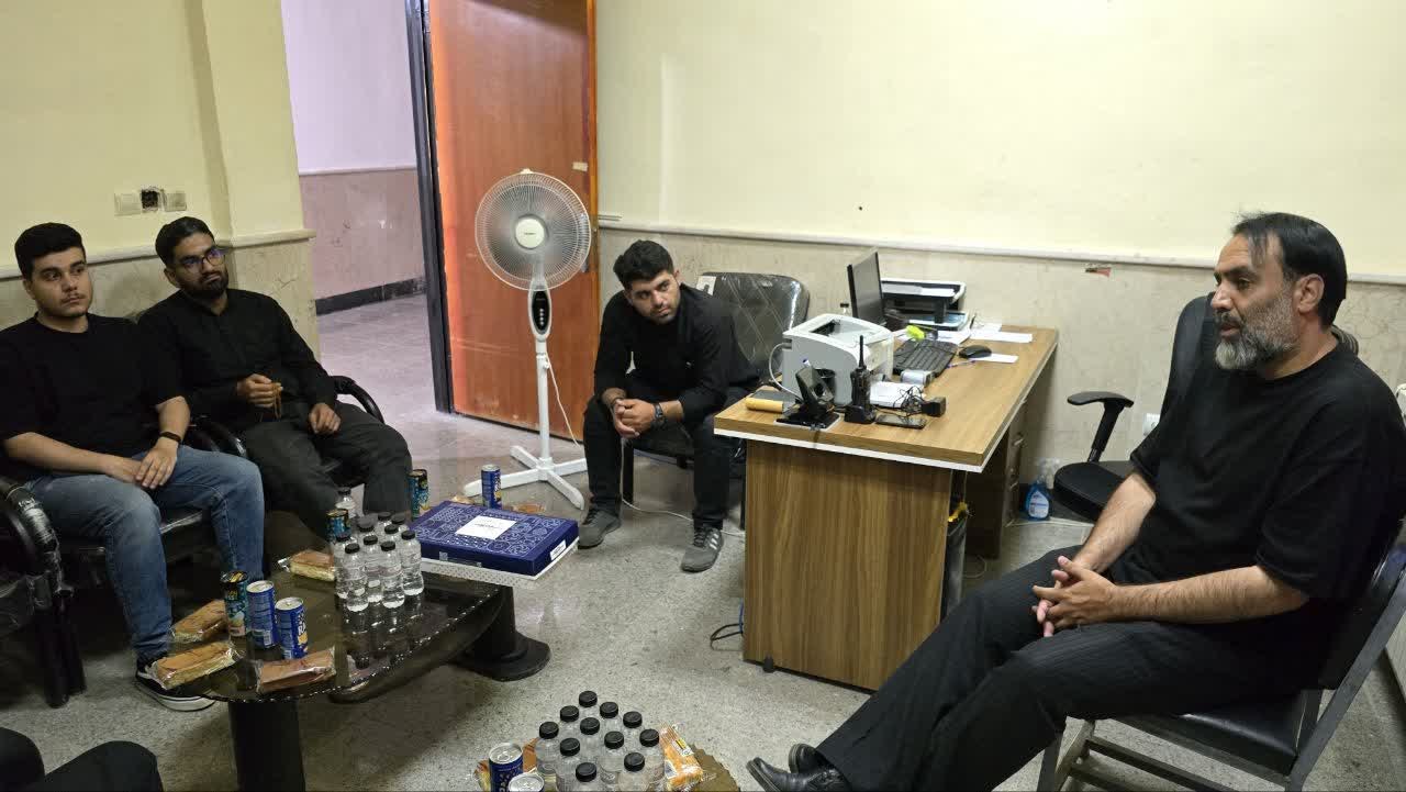 جلسه هم‌اندیشی موکب شهدای دانشجومعلم دانشگاه فرهنگیان کرمانشاه جمعی از دانشجویان برگزار شد.  🔹در پایان با بازدید میدانی محل موکب شهدای دانشجو معلم - ۴