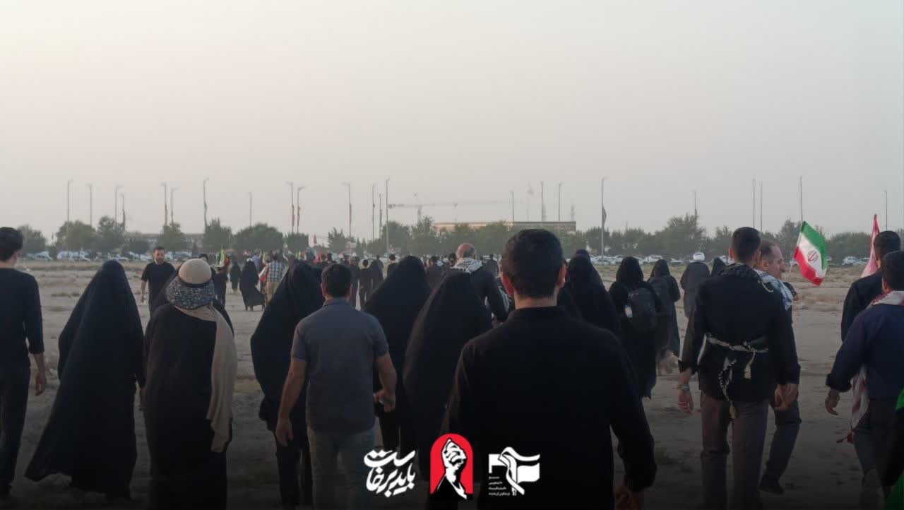 حضور دانشجویان و اساتید در مراسم تشییع قائد شهید امت. - ۱۷