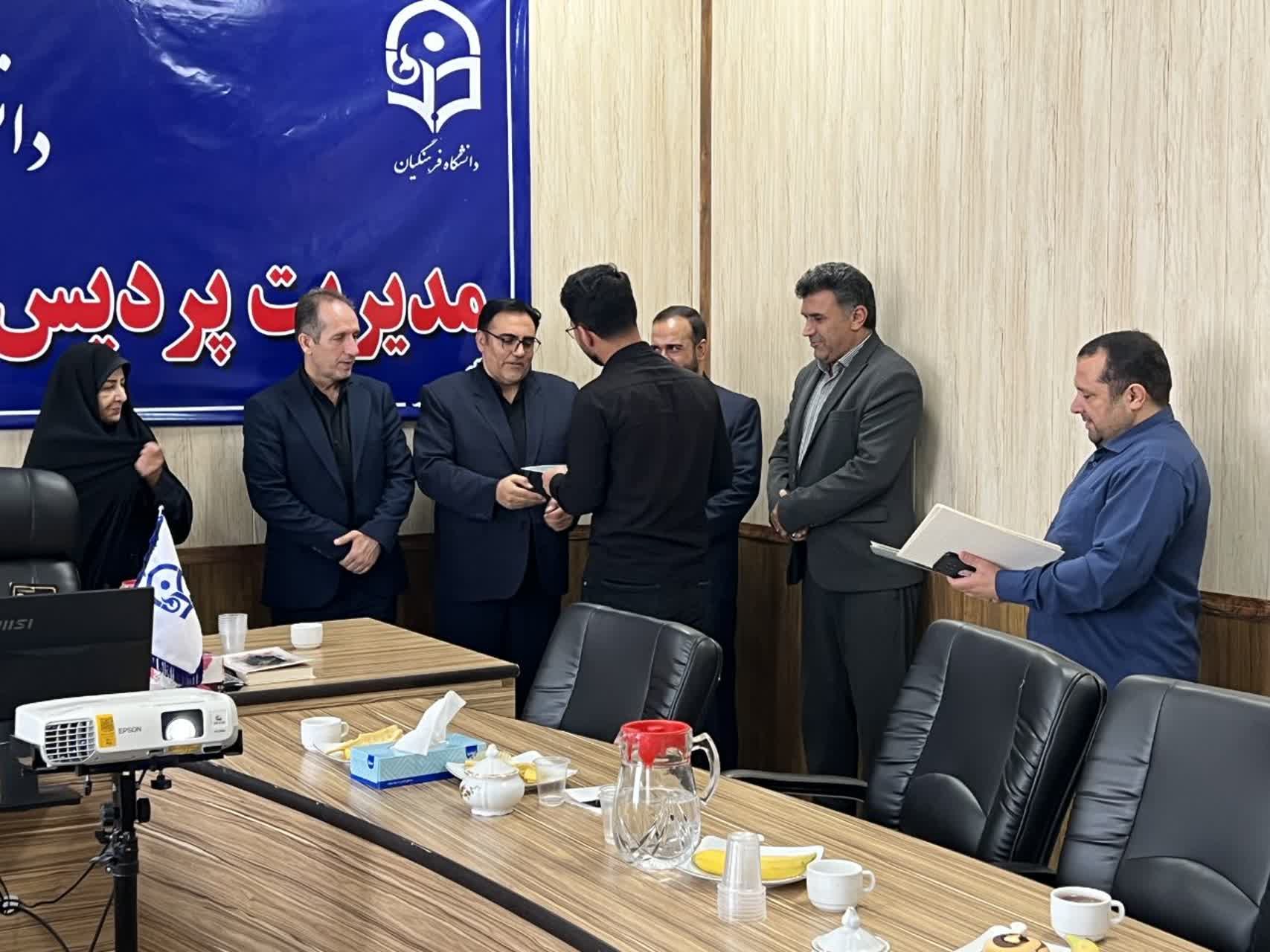 مراسم تکریم و معارفه مسئولان بسیج دانشجویی (خواهران و برادران) دانشگاه فرهنگیان استان کرمانشاه - ۶