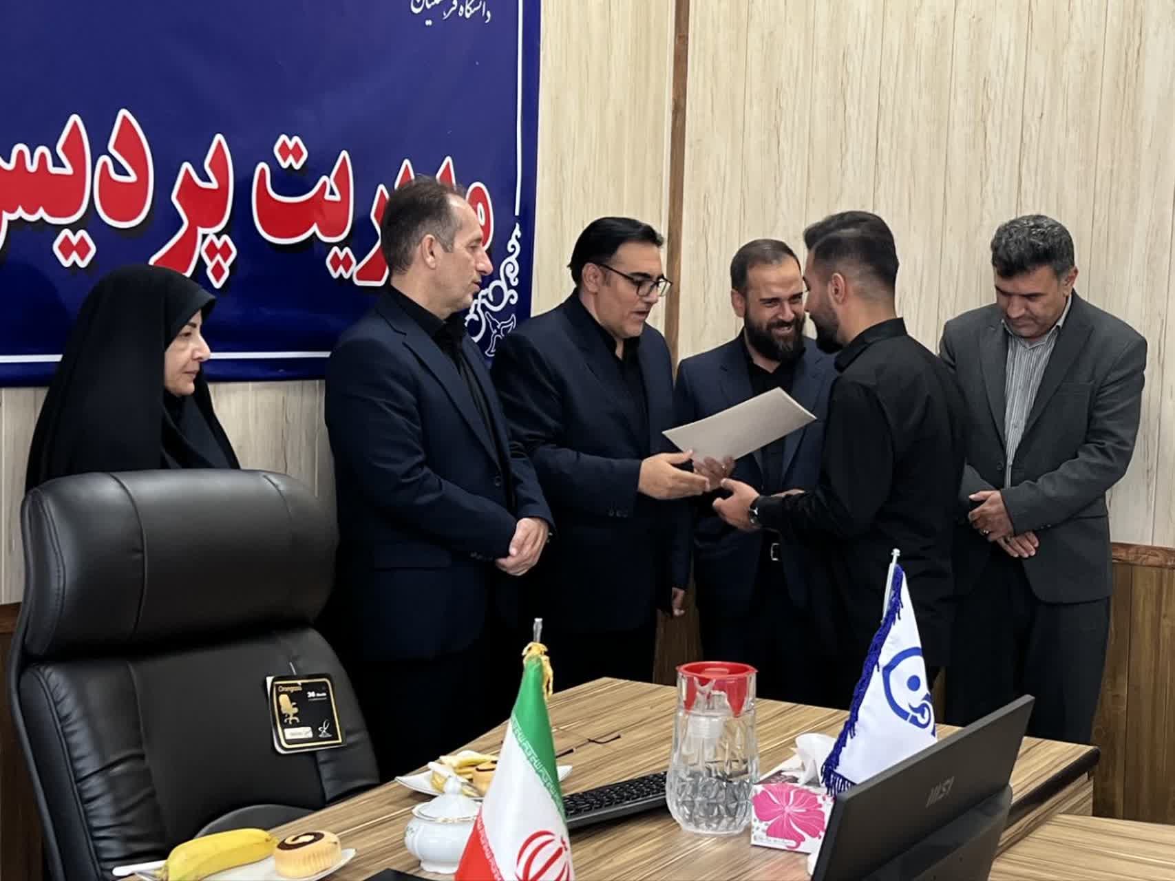 مراسم تکریم و معارفه مسئولان بسیج دانشجویی (خواهران و برادران) دانشگاه فرهنگیان استان کرمانشاه - ۴