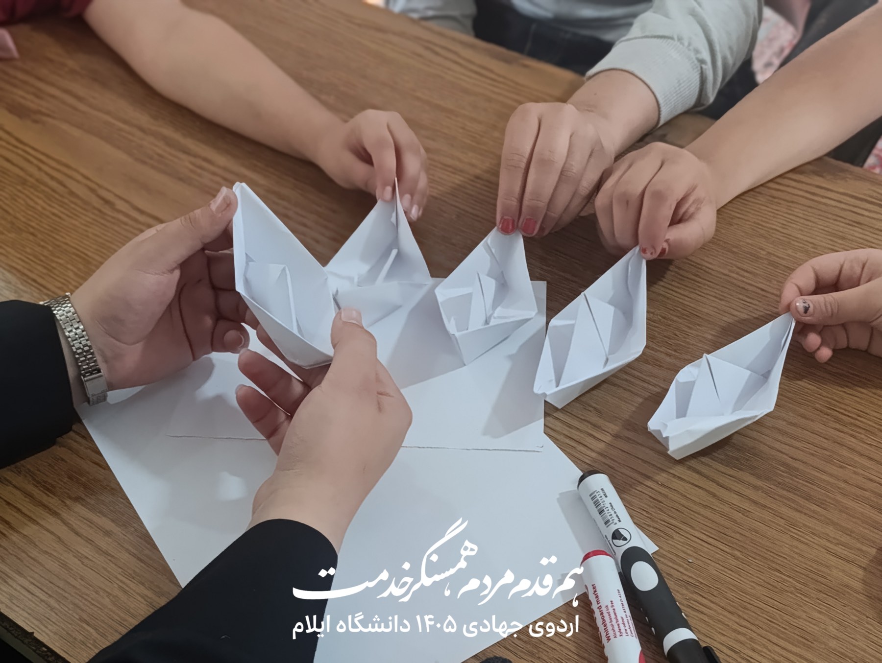 هم‌قدم مردم، همسنگر خدمت 🤝 - ۱