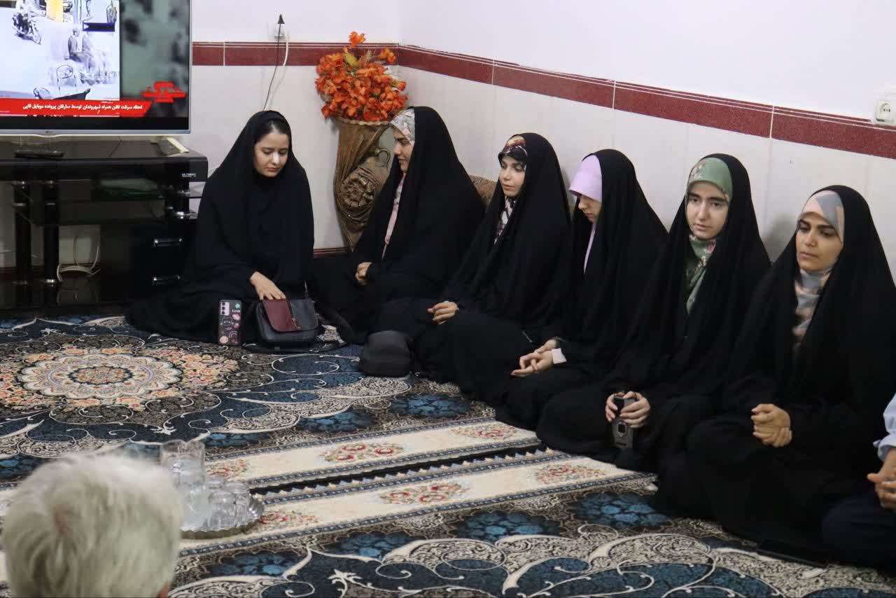 شهدا سنگ نشانند که ره گم نشود... - ۲