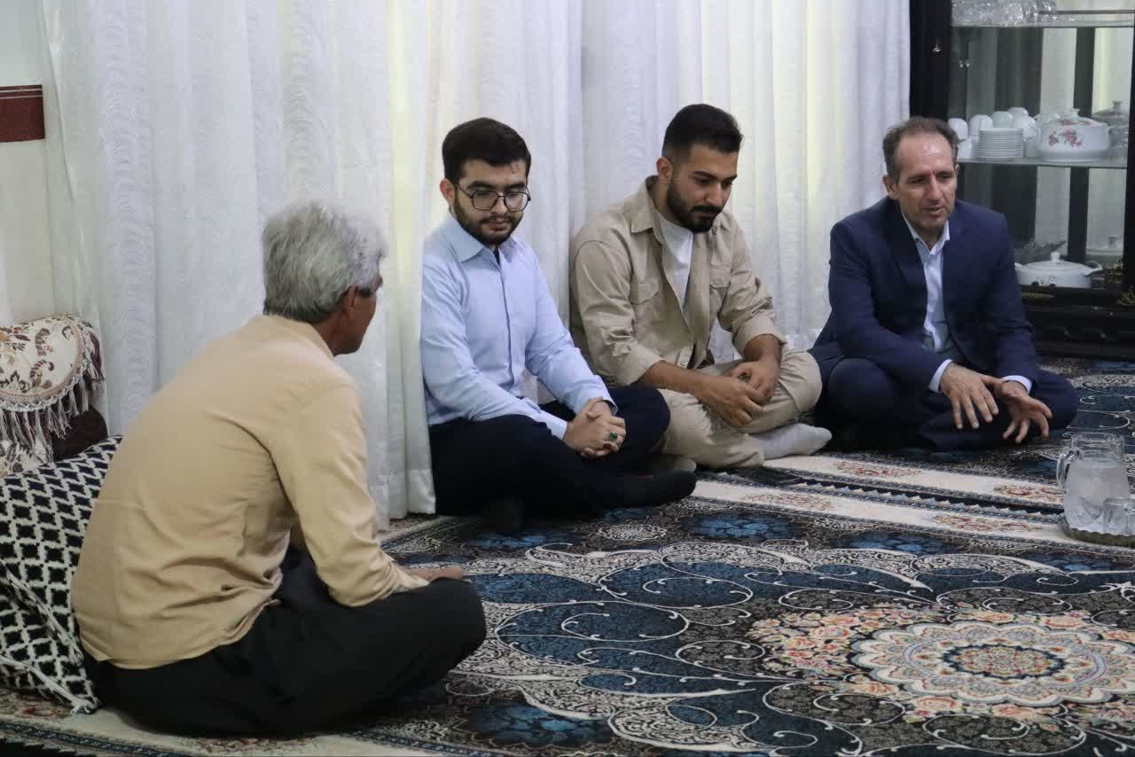 شهدا سنگ نشانند که ره گم نشود... - ۳