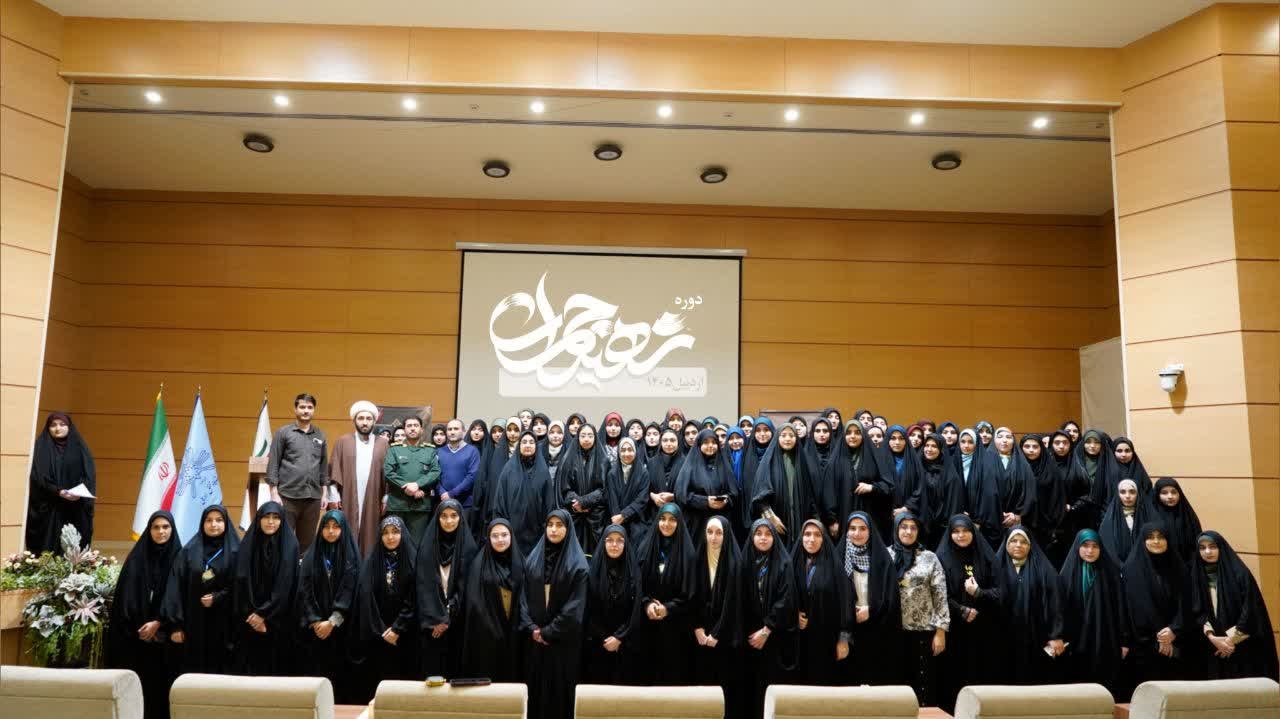 عکس یادگاری با فراگیران دوره شهید چمران - ۲