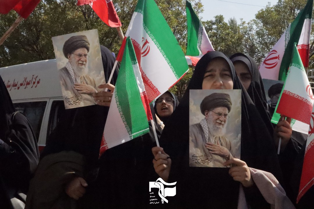 اهتزاز پرچم در دانشگاه علوم پزشکی اردبیل - ۵