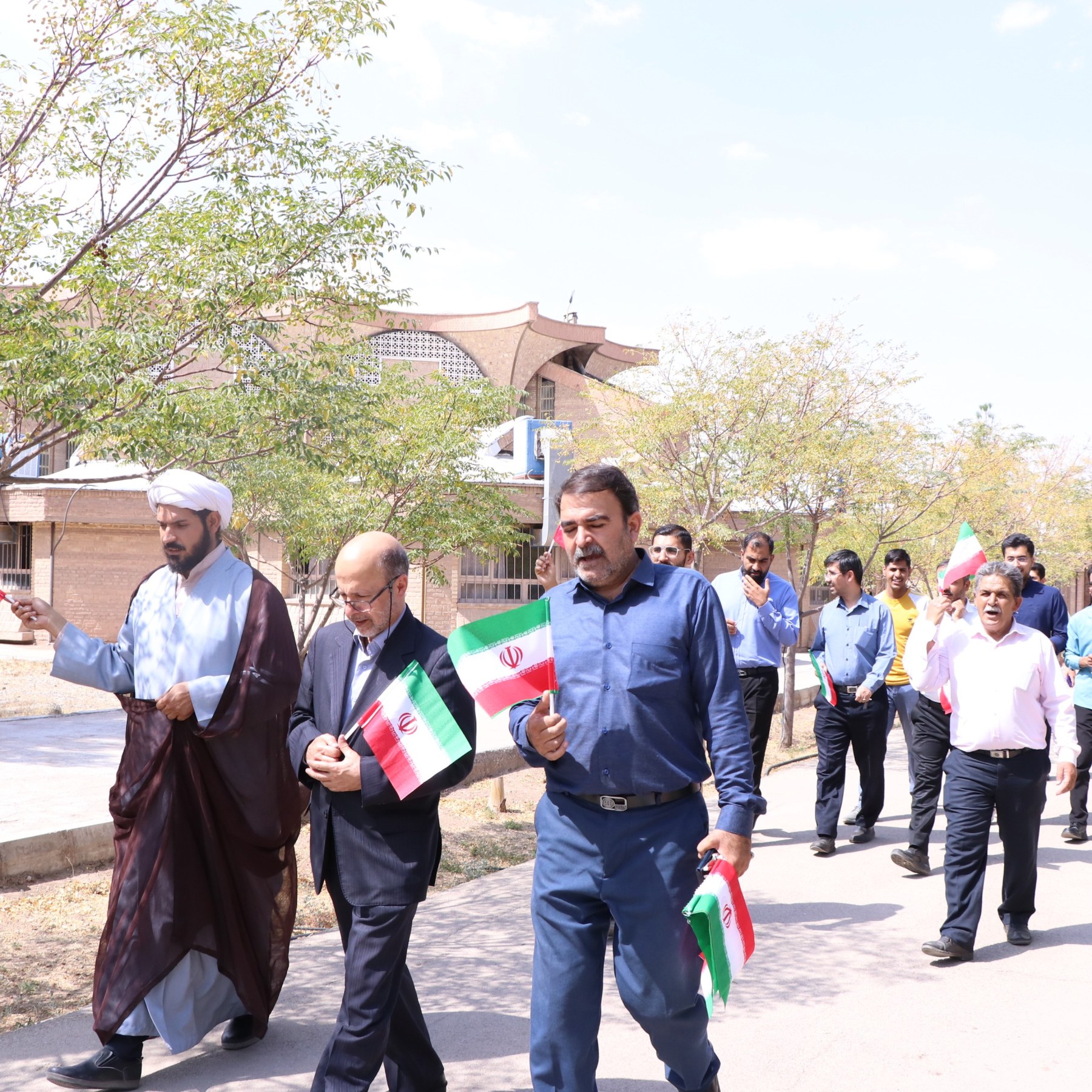 اهتزار پرچم در دانشکده فنی شهید باهنر کرمان - ۵