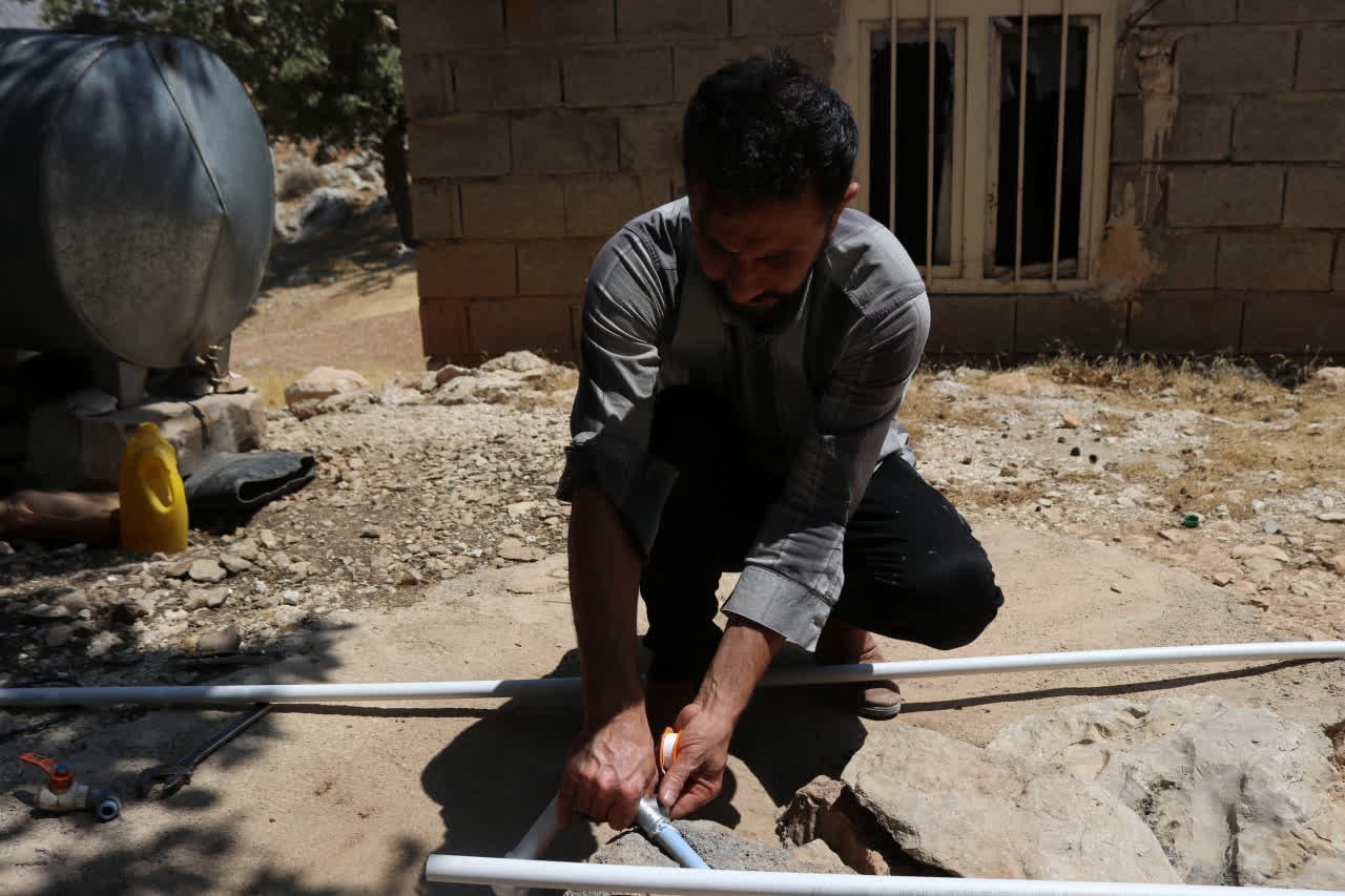 لوله کشی خانه محرومان روستا دیکانک - ۱