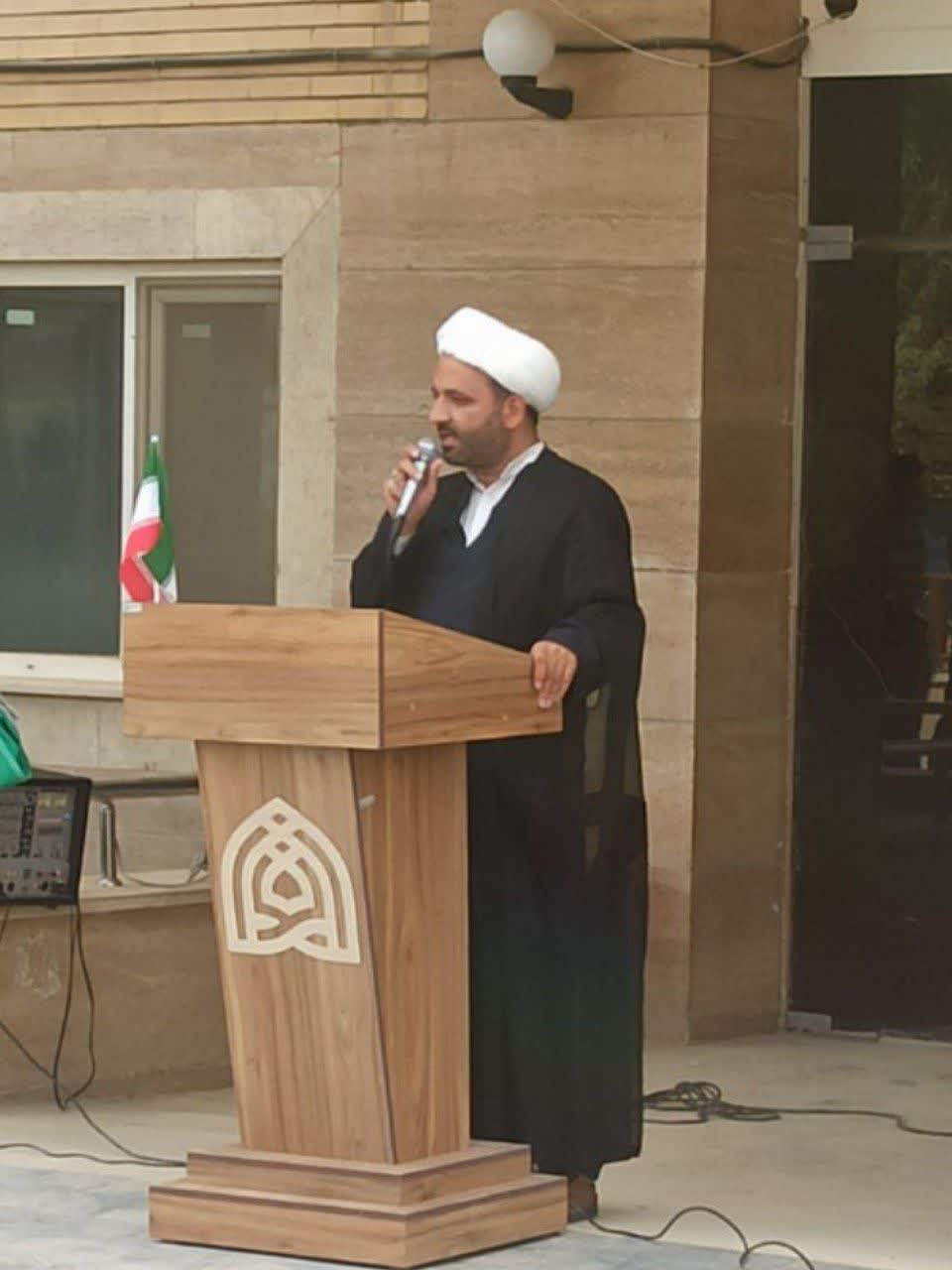 برگزاری آیین «پرچم‌گردانی» به همت بسیج دانشجویی دانشکده علوم قرآنی اصفهان (دولت آباد) - ۲