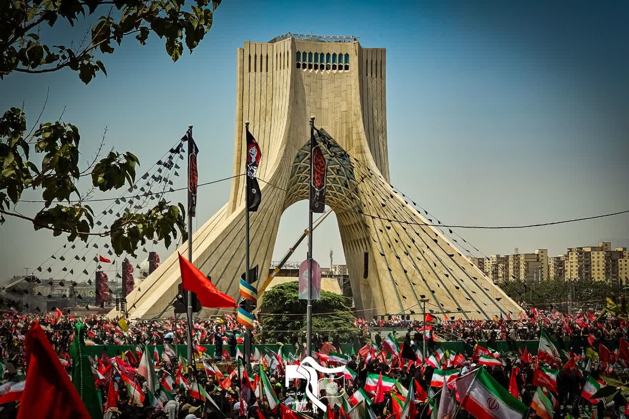 ﷽  📸 #گزارش_تصویری  📍 تشییع میلیونی پیکر مطهر شهید مجاهد امام آیت الله شهید سید علی حسینی خامنه ای   🗓 دوشنبه ۱۵ تیر ماه   #امام_شهید #امام_سیدمجتبی_خامنه_ای - ۱۰