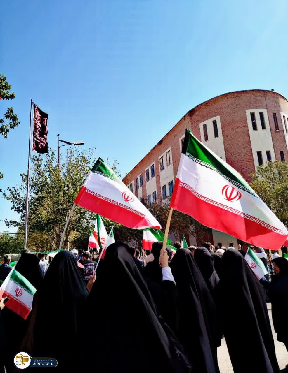 تجمع دانشگاهیان استان قزوین در میدان قلم دانشگاه آزاد اسلامی واحد قزوین - ۸