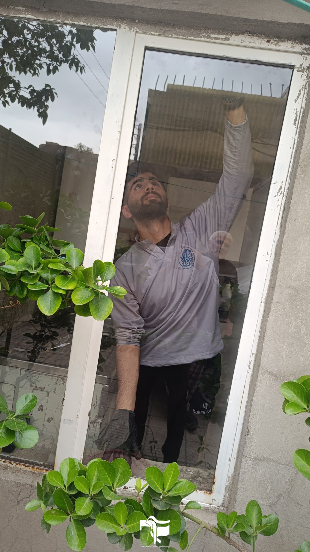 جهادگران حاضر در تهران...برای نصب شیشه... - ۲