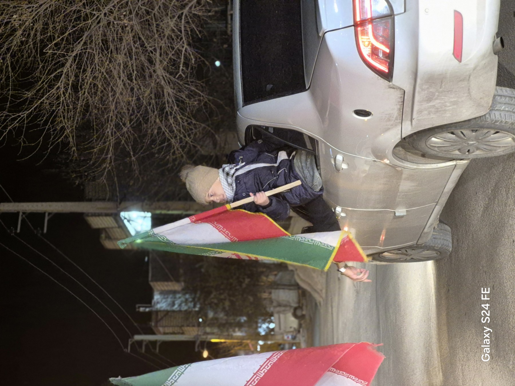 بیرق ایران موجود است - ۱