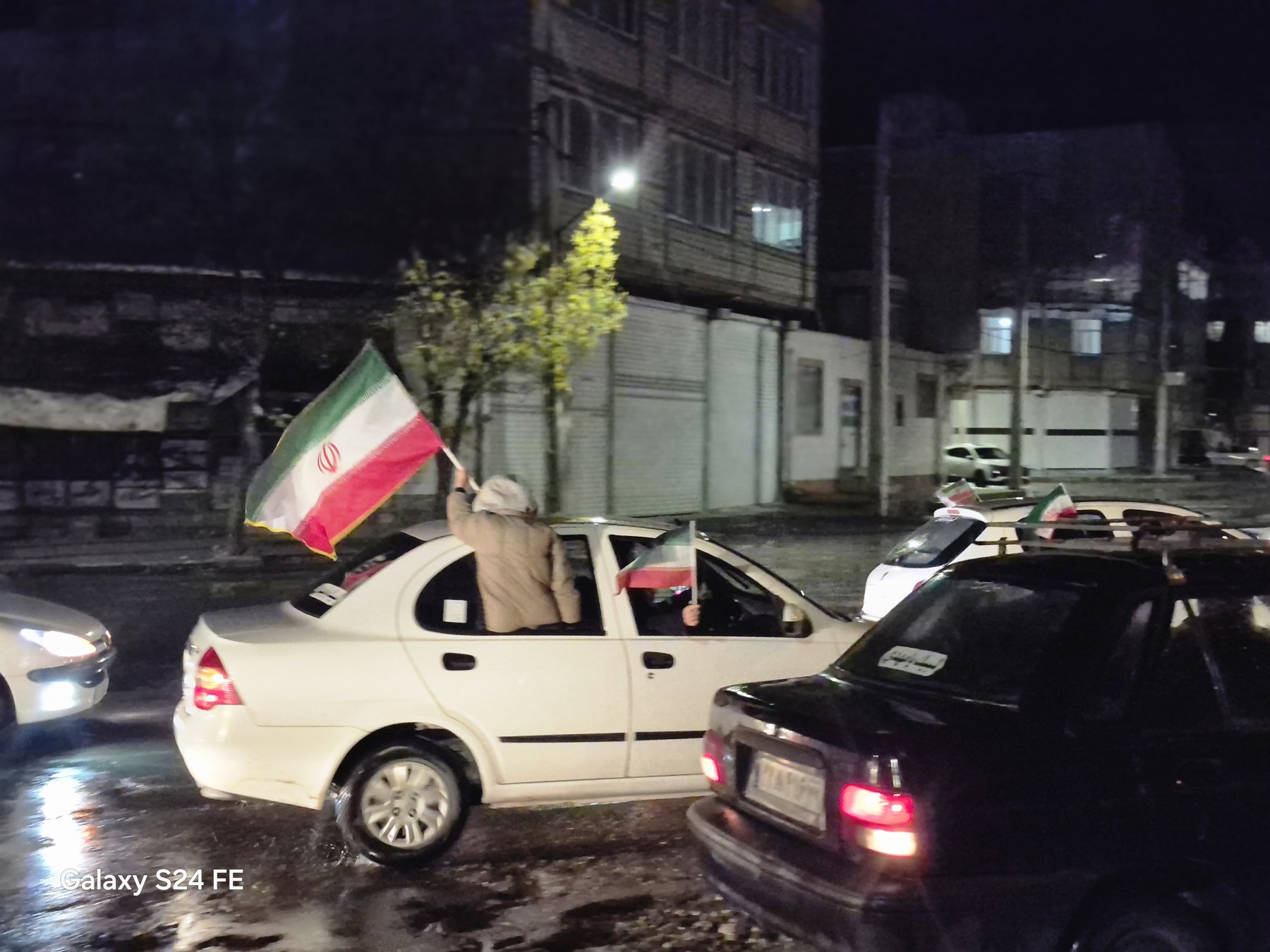 بیرق ایران موجود است - ۹