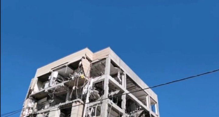 خانه مسکونی که مورد حمله قرار گرفت.