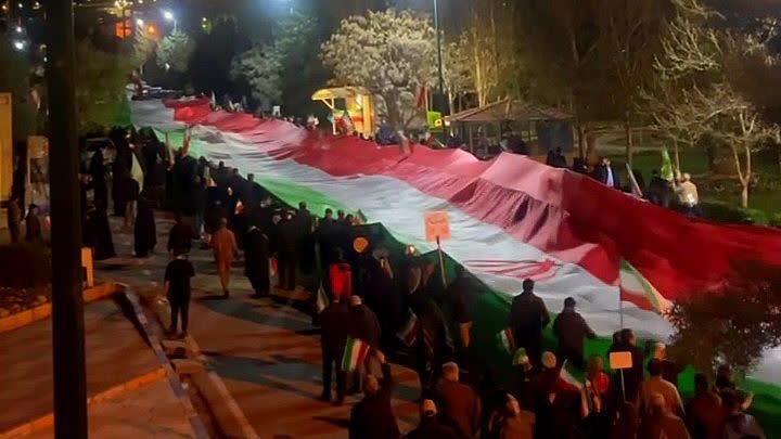پرچم هزار متری دانشگاه آزاد