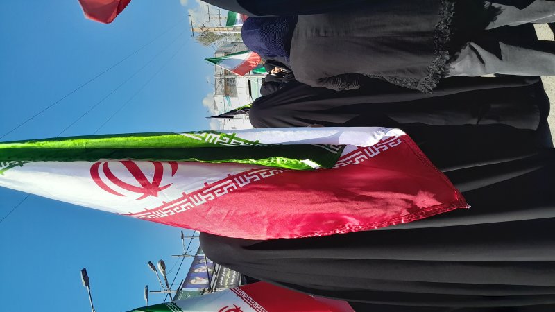 این پرچم برزمین نمی‌ماند