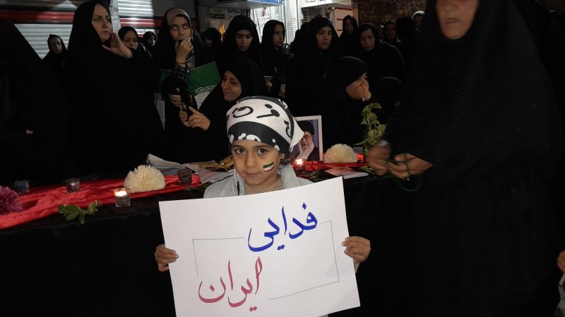 کودکان پای کار انقلاب اسلامی