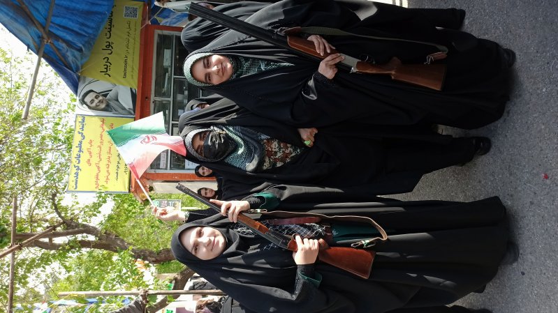 ایران، در دستانِ حامیانش؛ زنانِ ایستاده در مسیرِ حق