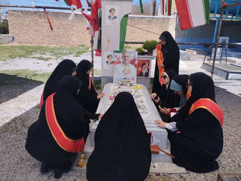زیارت  قبر شهید رمضان