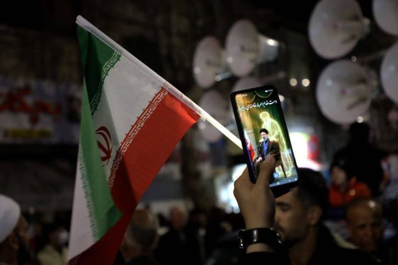 دست خدا بر سر ما،خامنه ای رهبرما