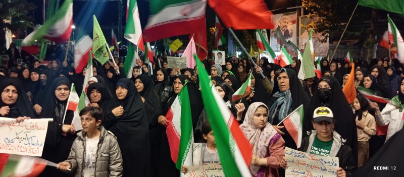 از کودک و نوجوان همه به امر رهبر در خیابان   از خیابان به میدان  ما همه سرباز و گوش به فرمان شماییم