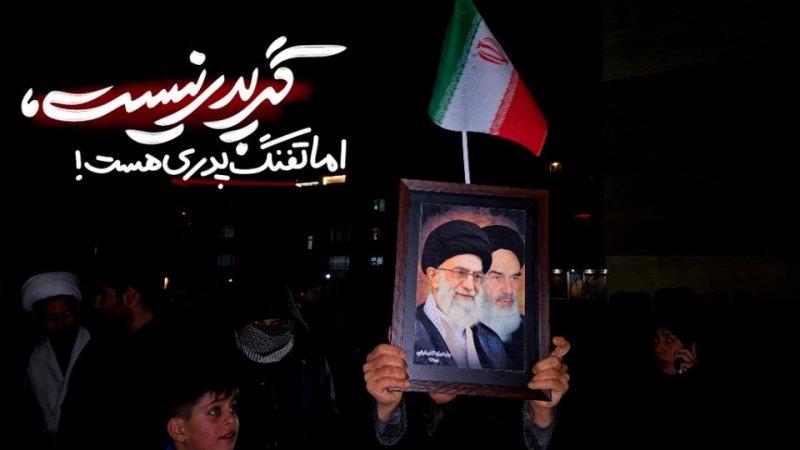 گر پدر نیست تفنگ پدری هست هنوز 🖐🏻