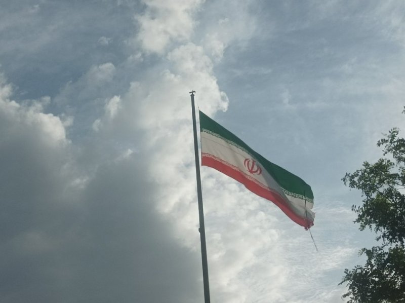 پرچم ایران در اهتزاز 🇮🇷