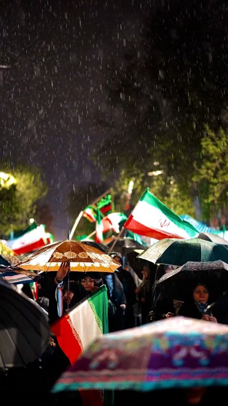 زیر باران ایستاده ایم