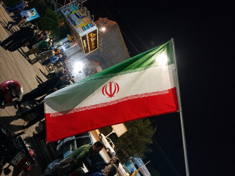 لحظه‌ای که پرچم، روایتگر غیرت یک ملت می‌شود🇮🇷