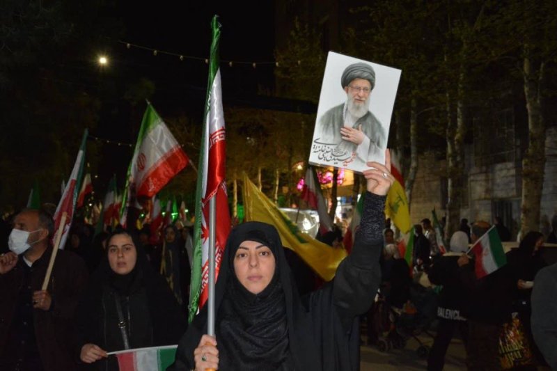 قاب هایی از تجمعات شبانه نحن منتقمون🇮🇷