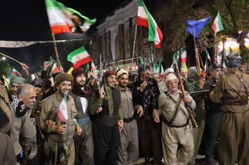 قاب هایی از تجمعات شبانه نحن منتقمون🇮🇷