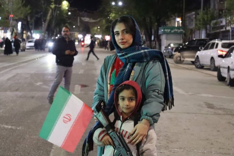 قاب هایی از تجمعات شبانه نحن منتقمون🇮🇷