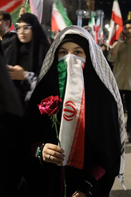 قاب هایی از حضور کودکان و نوجوانان در تجمعات شبانه نحن منتقمون کرمانشاه 🇮🇷