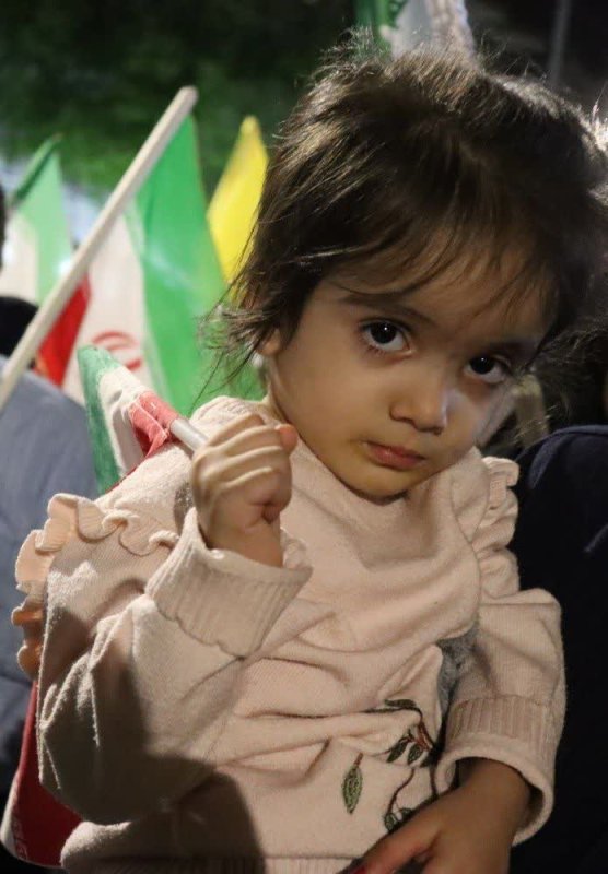 قاب هایی از حضور کودکان و نوجوانان در تجمعات شبانه نحن منتقمون کرمانشاه 🇮🇷